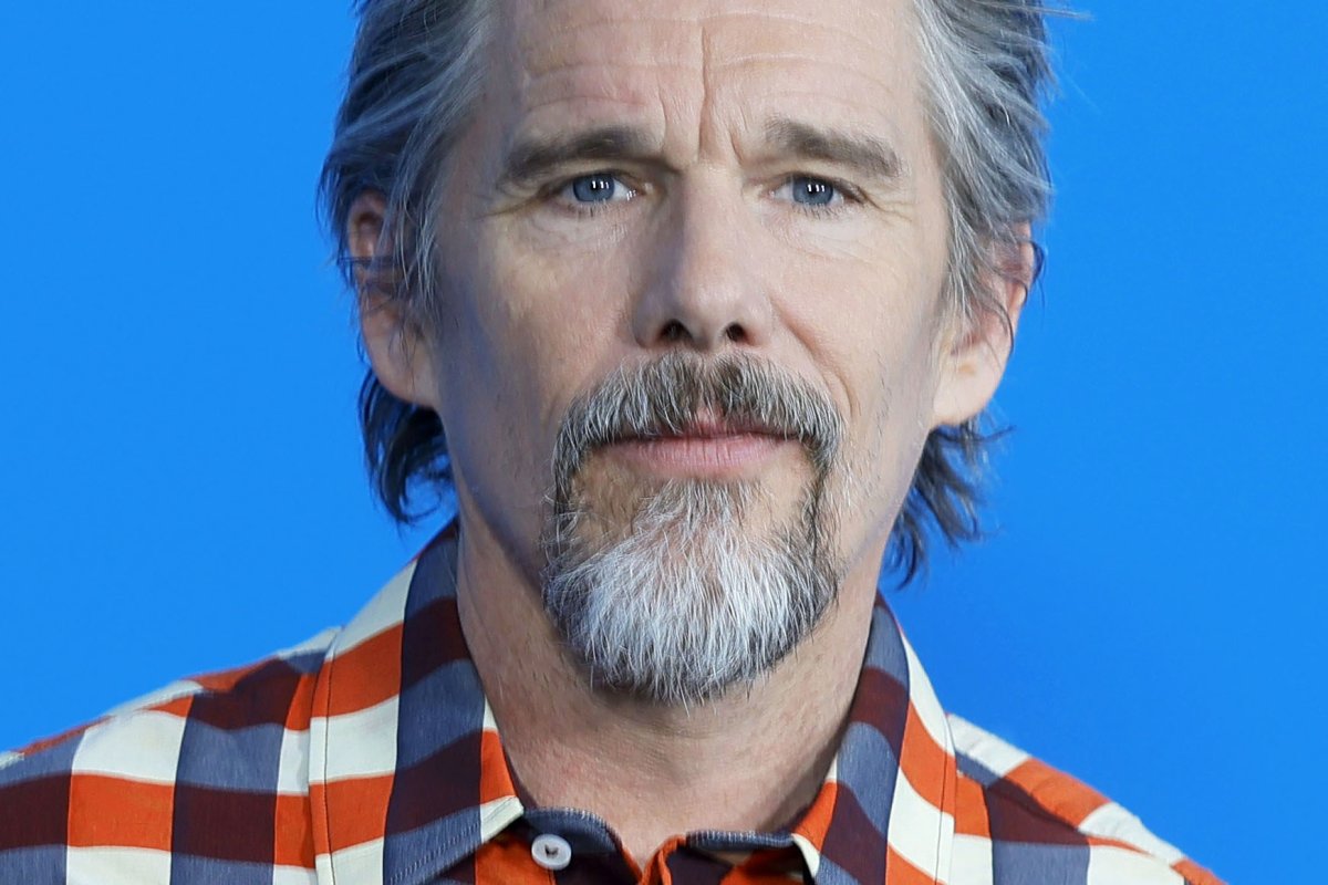 Ethan Hawke στη Drew Barrymore: «Δεν έχουμε βγει ποτέ ραντεβού» ‑ Η απάντησή της on air