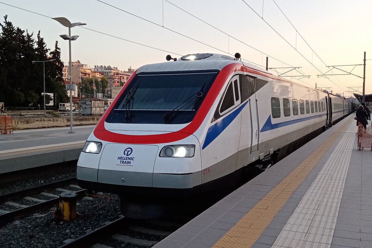 Hellenic Train: Αναστολή δρομολογίων στο τμήμα Ασπρόπυργος – Ανω Λιόσια εξαιτίας πυρκαγιάς - Δρομολόγια του Προαστιακού Σιδηροδρόμου Αθηνών επηρεάζονται με καθυστερήσεις και τροποποιήσεις, ενώ τμήματα διαδρομών αντικαθίστανται με λεωφορεία της