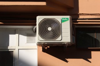 Το απλό αντικείμενο που μπορεί να σας δροσίσει καλύτερα από τον ανεμιστήρα στο σπίτι
