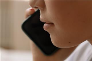 Τηλεφωνικές απάτες με AI: Κλωνοποιούν τη φωνή σου και παγιδεύουν την οικογένειά σου