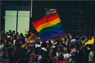 Η αμερικανική κυβέρνηση παρήγγειλε έρευνα για τρανς άτομα και βίαιη συμπεριφορά - Τι φοβούνται οι επιστήμονες