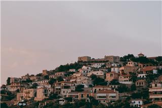 Γιατί τα ελληνικά χωριά έχουν αυτά τα περίεργα ονόματα; 20 ονομασίες και η ιστορία τους