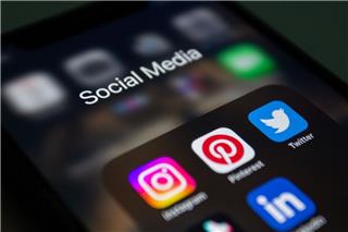 Social media: Κλειστά TikTok, Facebook και X για κάτω των 15 από 1/1/2027 ‑ Πώς θα εφαρμοστεί