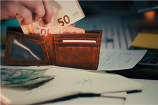 Ρεύμα: Αυξήσεις έως 26,7% στα πράσινα τιμολόγια Οκτωβρίου ‑ Πού πήγε η τιμή της ΔΕΗ