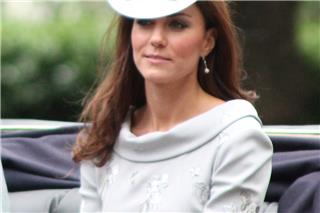 Πως συνδυάζει η Kate Middleton τα ρούχα του Zara για να φαίνονται ακριβά