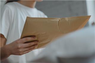 Courier: Σώζεται η αντικαταβολή με μετρητά - Εκτός πολυνομοσχεδίου η ηλεκτρονική πληρωμή