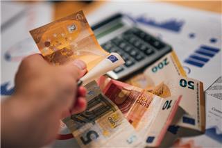 Ποια χώρα της ΕΕ έχει την υψηλότερη φορολόγηση εργασίας ‑ Η θέση «φωτιά» της Ελλάδας στην έκθεση της Κομισιόν