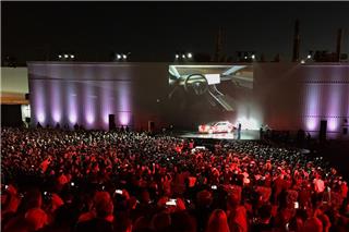 Πώς «πετάει» και κινείται ανάποδα το νέο Tesla Roadster ‑ Η τεχνολογία πίσω του