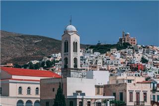 Νεκρή γυναίκα στην Ανω Σύρο – Βρέθηκε μαχαιρωμένη