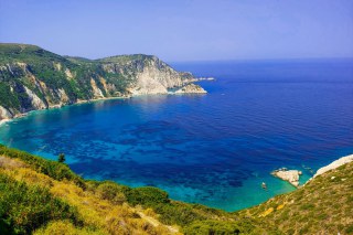 Καιρός: Ηλιοφάνεια σε όλη τη χώρα και θερμοκρασίες έως 35 βαθμούς