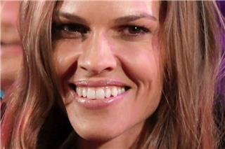 Hilary Swank: Έγκυος στα 52 της η ηθοποιός - Πώς το ανακοίνωσε