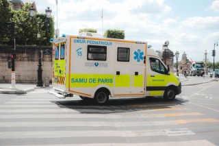 Τραγωδία στη Γαλλία: Δύο παιδιά πέθαναν από τον καύσωνα μέσα στο αυτοκίνητο της μητέρας τους ενώ εκείνη ψώνιζε