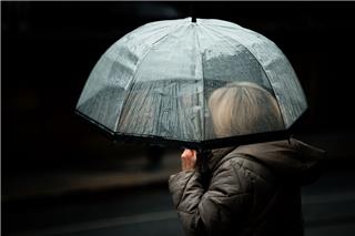 Βροχές, δυνατοί άνεμοι και πτώση της θερμοκρασίας