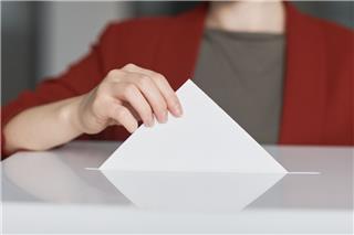 Δημοσκόπηση Opinion Poll: Μικρή πτώση για ΝΔ, ακριβώς στα ίδια η ΕΛΑΣ - Στη Βουλή το κόμμα του Κασιδιάρη