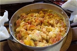 Ελληνικό γιαούρτι: Μία κουταλιά και τα scrambled eggs θα απογειωθούν