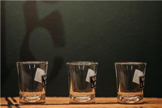 Σήμερα έμαθα: Πώς να βγάλεις το αυτοκόλλητο τιμής χωρίς να αφήσει σημάδι