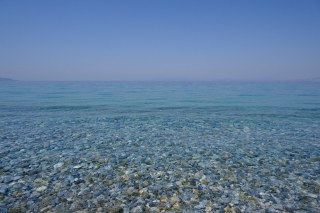 Πώς να καταλάβεις μέσα σε λίγα δευτερόλεπτα αν η παραλία που διάλεξες είναι καθαρή ή μολυσμένη