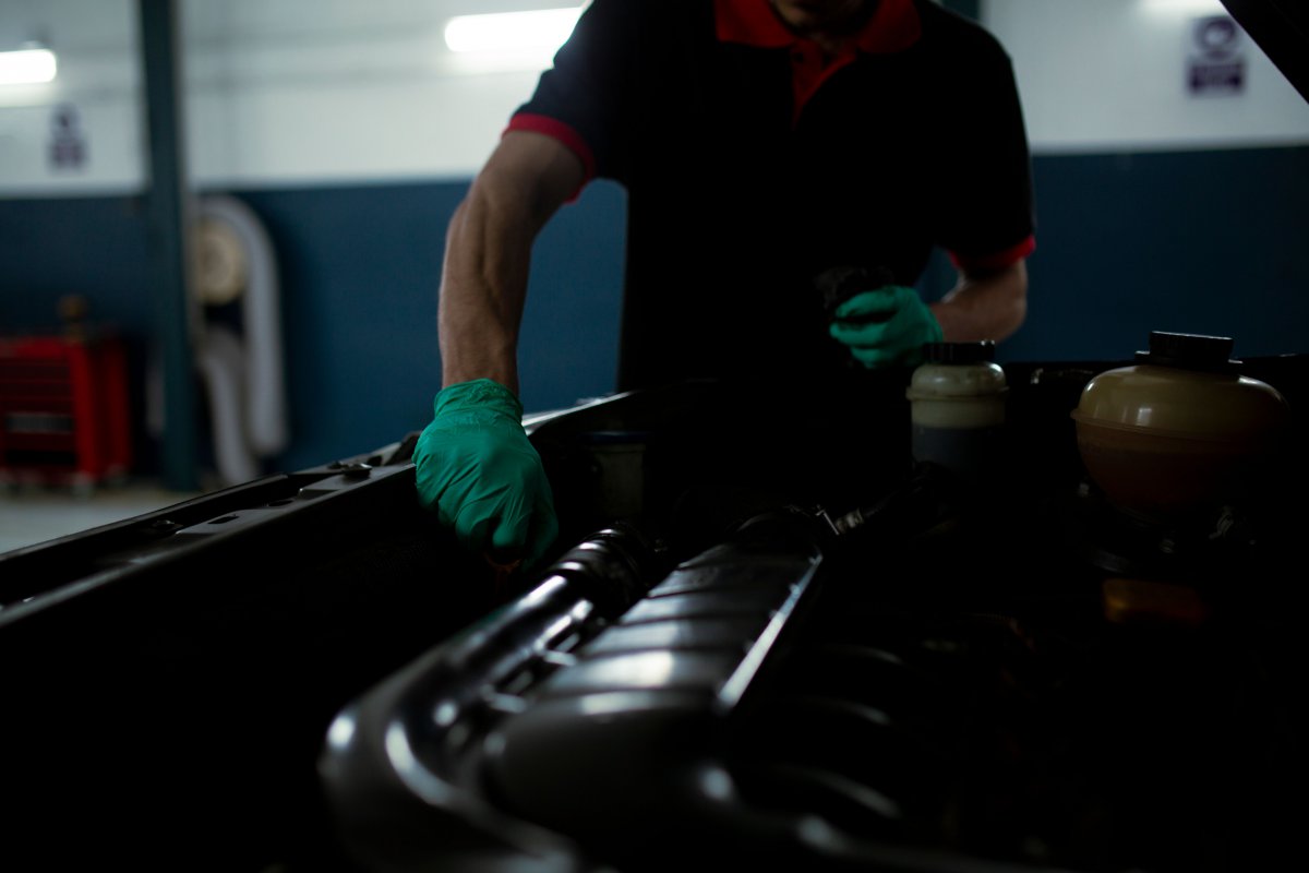 Καύσιμα «φωτιά»: Η βενζίνη ξεπερνά τα 2 ευρώ το λίτρο παρά την πτώση του αργού πετρελαίου διεθνώς
