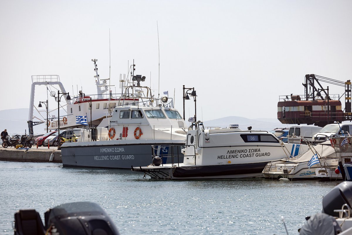 Καταμαράν με 10 επιβάτες βυθίστηκε στις Φλέβες Σαρωνικού - Επιχείρηση διάσωσης σε εξέλιξη - Το βοηθητικό σκάφος περισυνέλεξε όλους τους 10 επιβαίνοντες του καταμαράν και τους μετέφερε στη θαλαμηγό