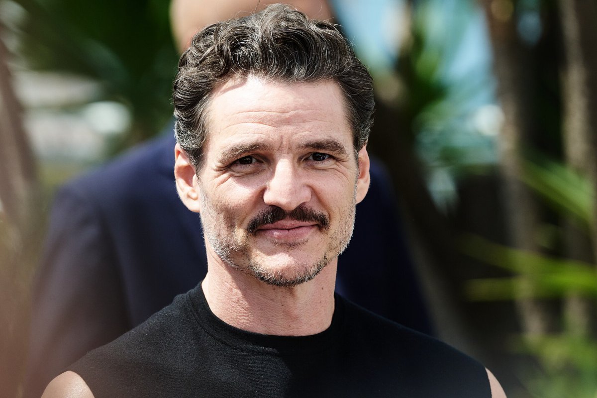 Pedro Pascal και Ebon‑Moss Bachrach στην Ελλάδα: Σε ποιο νησί τους εντόπισε τουρίστας με το μαγιό