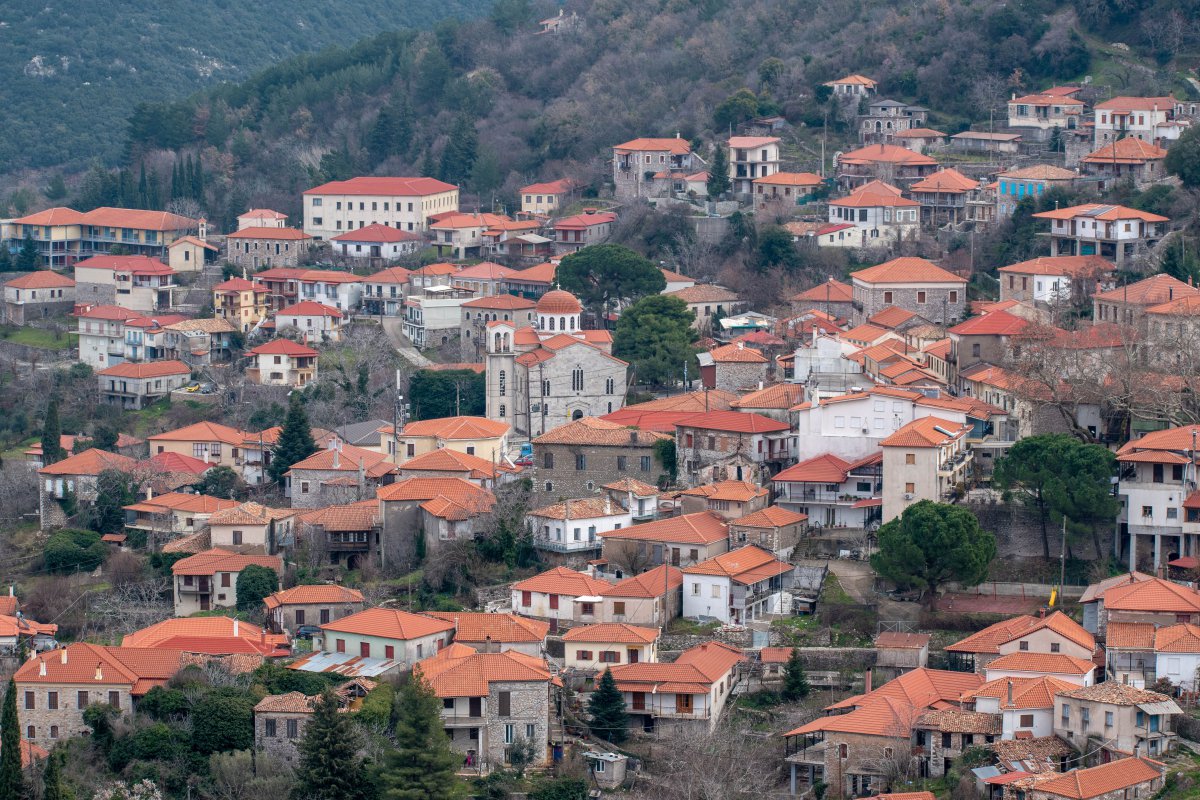 Δημογραφικό: Οι γεννήσεις έπεσαν 42% σε 15 χρόνια - Έξι νομοί «σβήνουν» πληθυσμιακά - Ο καθηγητής Βύρων Κοτζαμάνης εξηγεί στο ΙΔΕΜ γιατί ο τουρισμός κρατά ζωντανούς ορισμένους νομούς, ενώ η ηπειρωτική Ελλάδα αδειάζει.