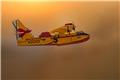 Έλληνας πιλότος Canadair έγινε δεκτός ως ήρωας στην Ισπανία – Δείτε την «αψίδα νερού»