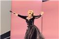 Φανερά αδυνατισμένη η Adele, δείτε την εμφάνισή της στο βρετανικό Γκραν Πρι της F1