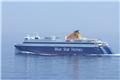 Νάξος: Το Blue Star Naxos έδεσε στο λιμάνι με ριπές 100 χλμ/ώρα και κύματα