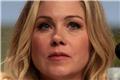 Christina Applegate: Η τραγική περιπέτεια υγείας και η ανατροπή που κανείς δεν περίμενε