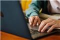 Νέος δασμός στις online αγορές: Πότε πληρώνετε 3, 6 ή 9 ευρώ επιπλέον