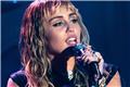 Miley Cyrus: Το νέο άλμπουμ «Bass Persuades» και ο λόγος που «πέταξε» το επίθετό της