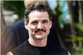 Pedro Pascal και Ebon-Moss Bachrach στην Ελλάδα: Σε ποιο νησί τους εντόπισε τουρίστας με το μαγιό