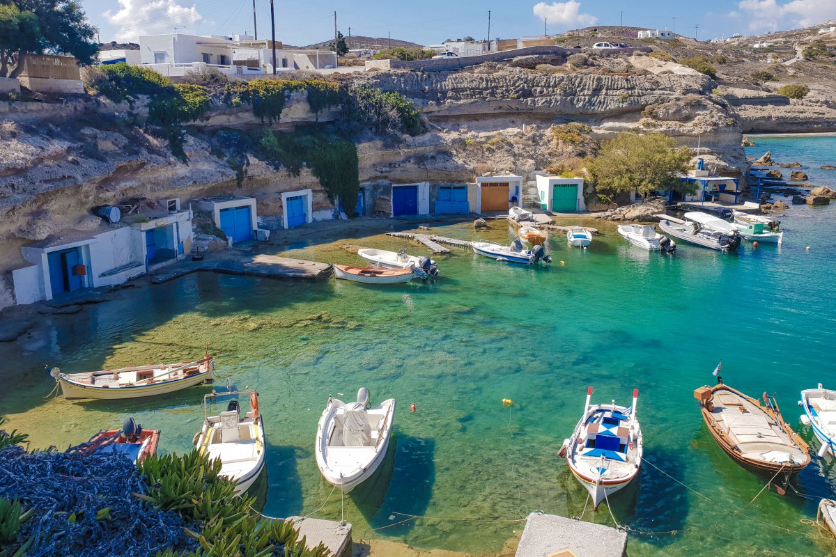Ξέρετε ποιο ελληνικό νησί «τρελαίνει» τους Γάλλους τουρίστες που θέλουν κάτι πιο αυθεντικό; Η απάντηση θα σας εκπλήξει! - Το δεύτερο μεγαλύτερο νησί των Κυκλάδων ξεχωρίζει για τη φύση, τα χωριά, τις παραλίες και το ξεχωριστό δίκτυο πεζοπορίας