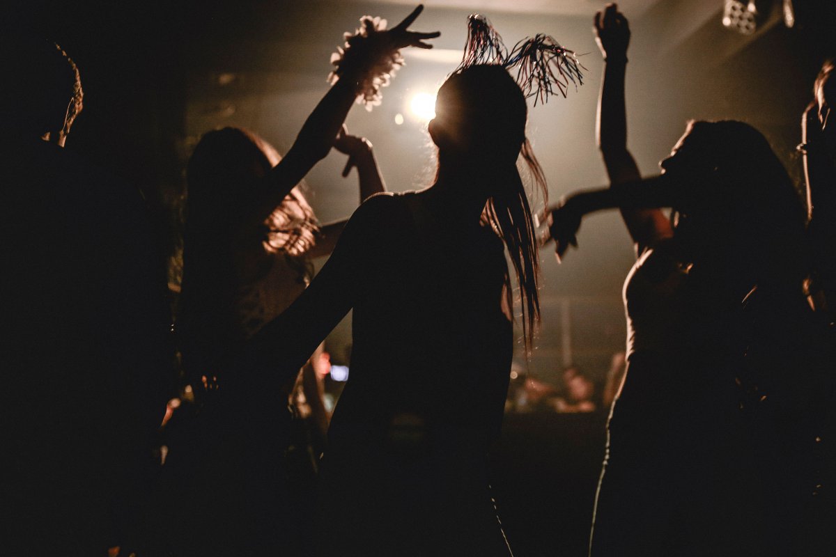 Η Γαλλία έκλεισε sex club στο Παρίσι ανοίγοντας μια συζήτηση για τα όρια της σeξουαλικής ελευθερίας