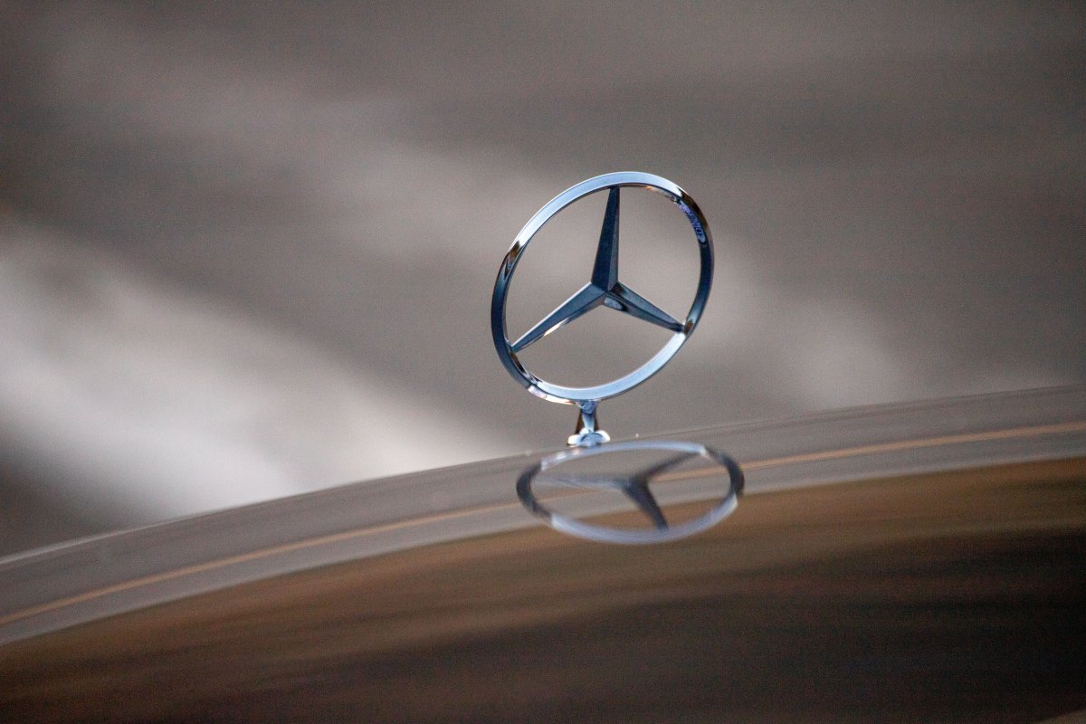 Mercedes‑Benz: Πιθανή αύξηση ωρών εργασίας, περικοπές μισθών