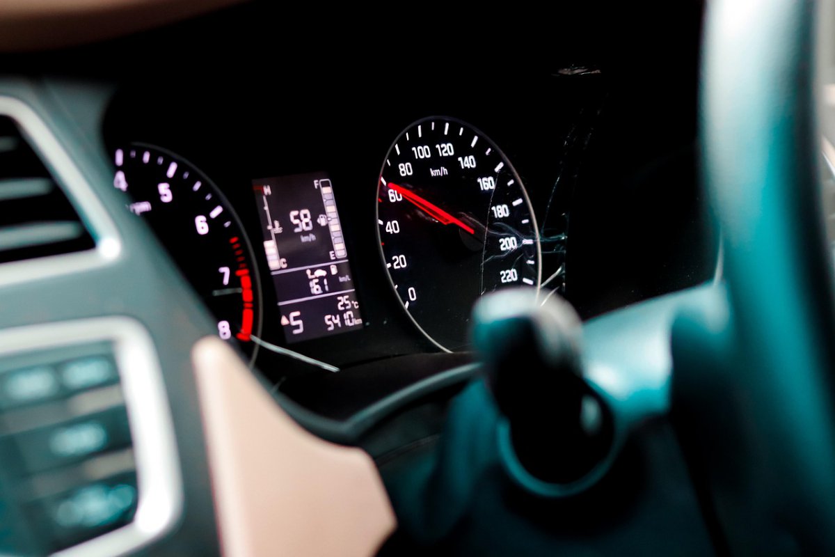 Συνελήφθη οδηγός που έτρεχε με 208 χλμ/ώρα στην Αθηνών – Κορίνθου