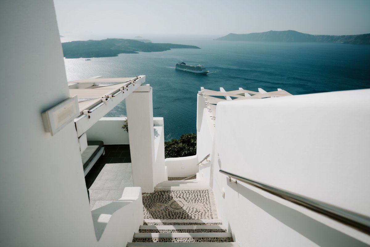 Σαντορίνη: Τελεσίγραφο ξενοδόχων στην Trivago ‑ «Πληρώστε καμπάνια προβολής ή πάμε δικαστικά»