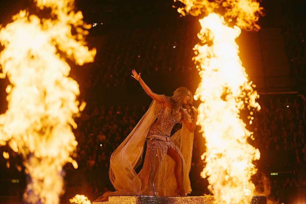 Eurovision 2026: Ποια είναι η Delta Goodrem που αποθεώθηκε στη σκηνή της Βιέννης