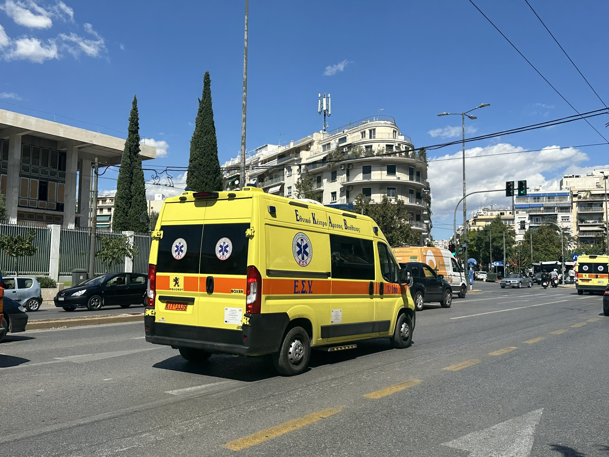 Τραγωδία στη Λαμία: Γυναίκα έχασε τη ζωή της ενώ έτρωγε σουβλάκι - Το προσωπικό του εστιατορίου και περαστικοί από γειτονικά καταστήματα έκαναν ό,τι μπορούσαν για να την σώσουν, χωρίς αποτέλεσμα