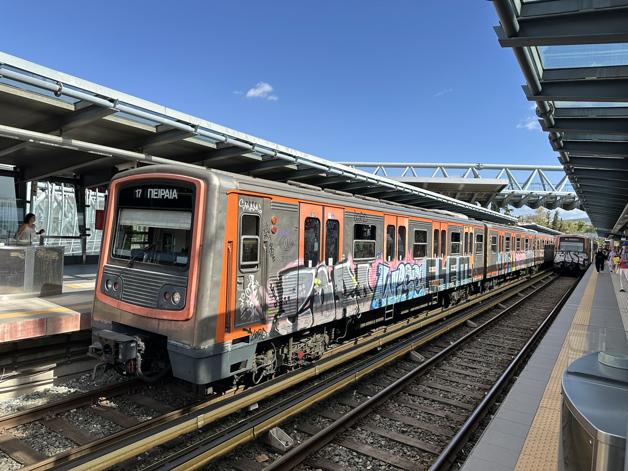 Ποιο πρόγραμμα ακολουθούν τα ΜΜΜ την εορταστική περίοδο ‑ Τι αλλάζει σε μετρό, λεωφορεία και τραμ