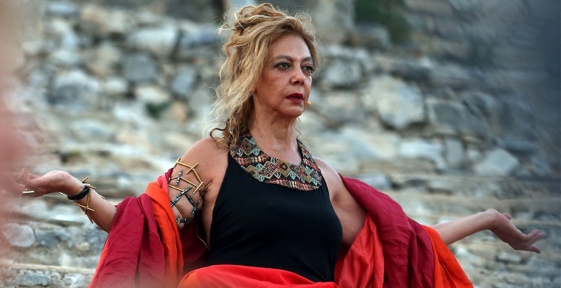Η παράσταση Ίων του Ευριπίδη στο Φεστιβάλ Κολωνού
